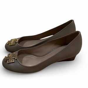 Tory Burch Jolie Logo Leather Wedge Pump Shoes French Gray - Size 6